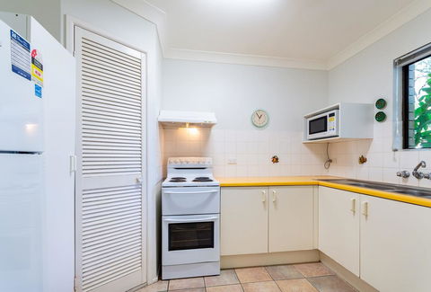 Great Views, Ground Floor Unit Clearview Apartments South Esplande, Bongaree - Accommodation Brunswick Heads 14