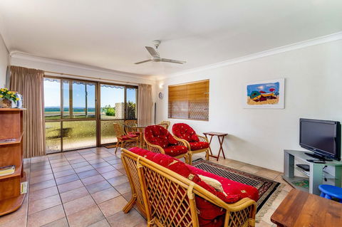 Great Views, Ground Floor Unit Clearview Apartments South Esplande, Bongaree - Accommodation Brunswick Heads 3
