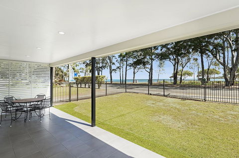 Ground Floor Air Conditioned, Fabulous Waterviews Overlooking Pumicestone Passage - Accommodation Brunswick Heads 3