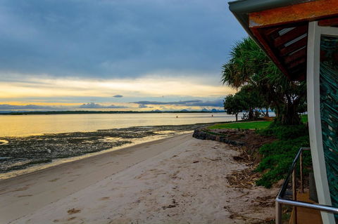 Ground Floor Air Conditioned, Fabulous Waterviews Overlooking Pumicestone Passage - Accommodation Brunswick Heads 10