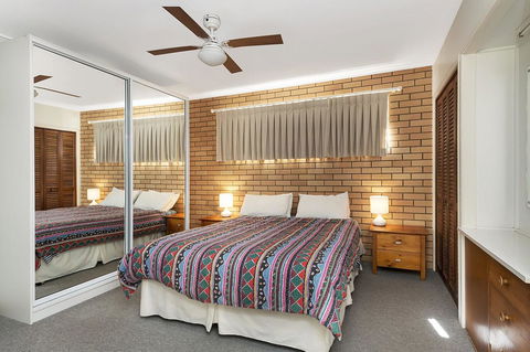 Ground Floor Air Conditioned, Fabulous Waterviews Overlooking Pumicestone Passage - Accommodation Brunswick Heads 12
