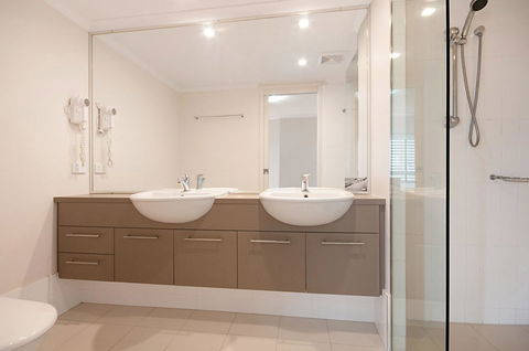 Spectacular Unit Overlooking Pumicestone Passage - Welsby Pde, Bongaree - Accommodation Brunswick Heads 6