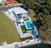 Stunning Canal Home Oh So Close To The Waterfront - Accommodation Brunswick Heads