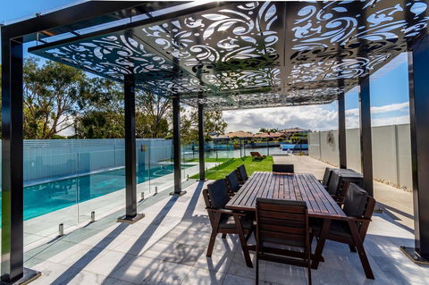 Stunning Canal Home Oh So Close To The Waterfront - Accommodation Brunswick Heads 9