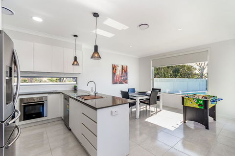 Stunning Canal Home Oh So Close To The Waterfront - Accommodation Brunswick Heads 15