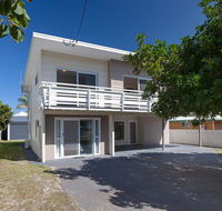 'SeaHaven' 2 Richardson Ave - Large home with Aircon Smart TV WIFI Netflix  Boat Parking - Accommodation Brunswick Heads