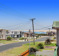 1/32 Ocean Avenue - three bedrooms three bathrooms air con boat parking  water views - Accommodation Brunswick Heads
