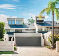 15 'The Moorings' 4 Cromarty Road - stunning with water views  pool - Accommodation Brunswick Heads