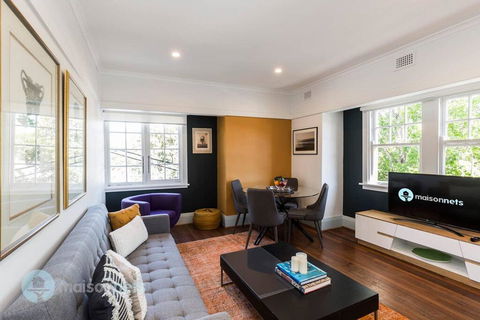 2 Bdrm Art Deco Apt, Stroll To Bondi Junction - Accommodation Brunswick Heads 0