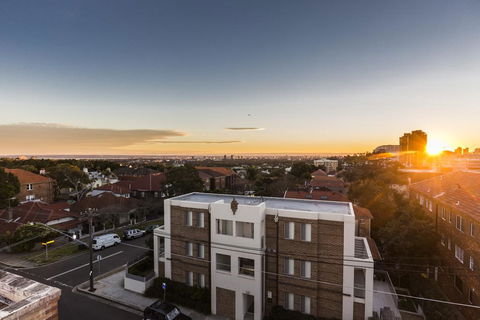 2 Bdrm Art Deco Apt, Stroll To Bondi Junction - Accommodation Brunswick Heads 2