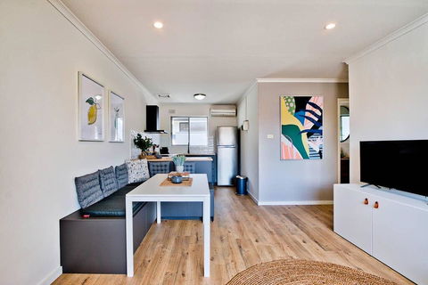 2 Bedroom Apt In Glenelg With Air-Con - Accommodation Brunswick Heads 0