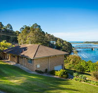 2 Water Crescent - Retro Haven - Accommodation Brunswick Heads