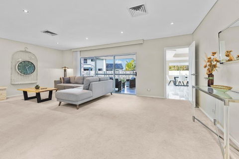 Beautiful House In Sylvania Waters - Accommodation Brunswick Heads 4