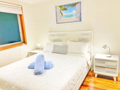BRUNS BEACH HOUSE - Comfortable Holiday Accommodation at the beach