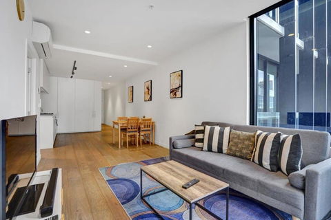 Central 15th Floor Apt Near Flagstaff & QV Market - Accommodation Brunswick Heads 2