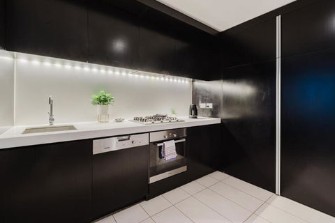 Chic 1-Bed Apt In Melbourne With Parking Near CBD - Accommodation Brunswick Heads 3