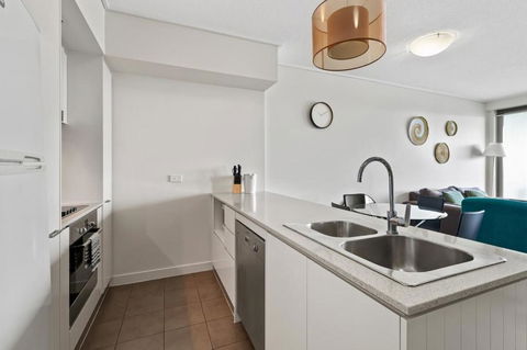 City Living - Brisbane River-View 2 Bedroom Apt - Accommodation Brunswick Heads 3