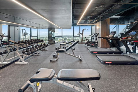 Chic Urban Escape Pool, Gym And City Charm - Accommodation Brunswick Heads 3