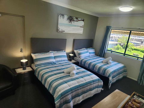 Coastal Breeze Studio- Steps From CBD,Stadium&Ferry - Accommodation Brunswick Heads 0