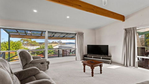 Coastal Drift - Escape To Coastal Bliss At This 3 - Bedroom Holiday Rental In Coffin Bay! - Accommodation Brunswick Heads 0