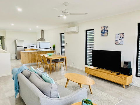 DAYDREAMING Airlie Beach, Water Views & Only 200m To Boardwalk. - Accommodation Brunswick Heads 0