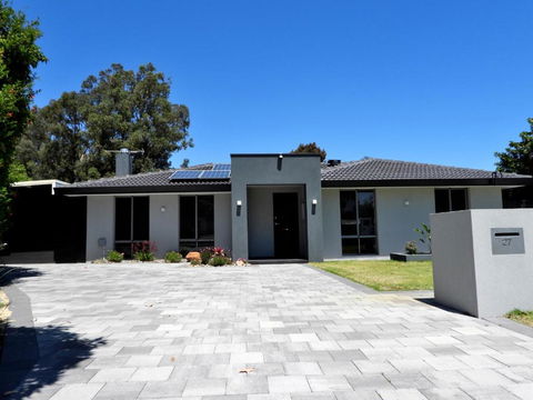 Deluxe Modern Family Home With Pool - Accommodation Brunswick Heads 0