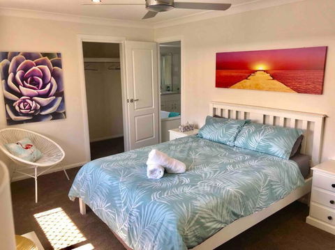 DELUXE Escape! Central, NEW & Spacious 3 Bed - Accommodation Brunswick Heads 2
