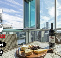2BR EPIC VIEWS  CBD  2 Cars  Pool Wine Gym Netflix - Accommodation Brunswick Heads