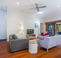 33 Bangalow - Narrawallee's Beautiful Bungalow - Accommodation Brunswick Heads