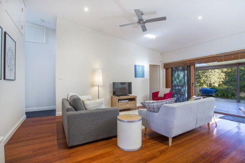 33 Bangalow - Narrawallee's Beautiful Bungalow - Accommodation Brunswick Heads 0