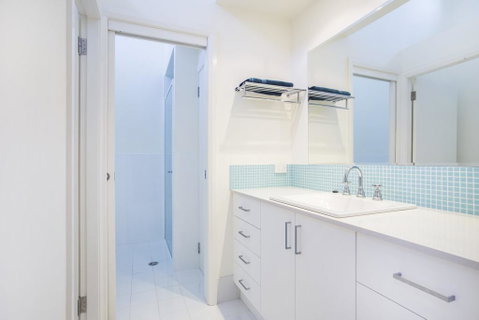 33 Bangalow - Narrawallee's Beautiful Bungalow - Accommodation Brunswick Heads 1