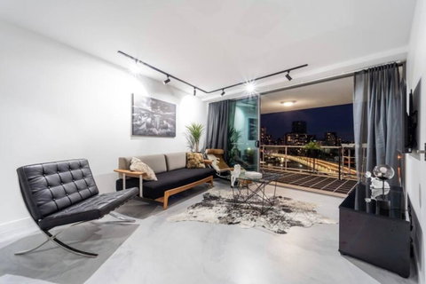 3br Stylish Apt CBD River & City Views Spa,Sauna,Pool,Netflix - Accommodation Brunswick Heads 1