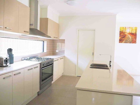 4 Bed 2 And A Half Bath Luxury Villa In Point Cook - Accommodation Brunswick Heads 2