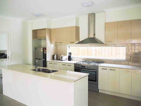 4 Bed 2 And A Half Bath Luxury Villa In Point Cook - Accommodation Brunswick Heads 3