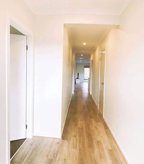 4Bed 2Bath Cozy Guesthouse In Tarneit - Accommodation Brunswick Heads 3