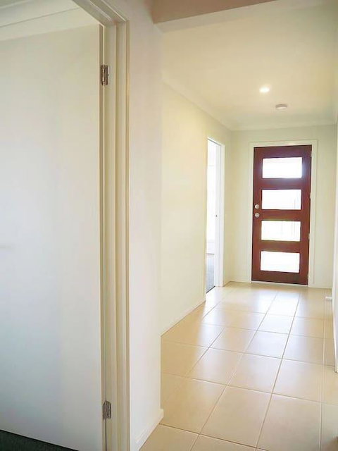 5Bed 2Bath Family House In Werribee - Accommodation Brunswick Heads 3