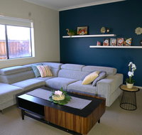 6 Bedrooms Contemporary Big House at Pakenhem - Accommodation Brunswick Heads