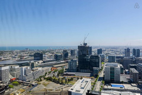 A Cozy CBD Suite With Spectacular City Views - Accommodation Brunswick Heads 2