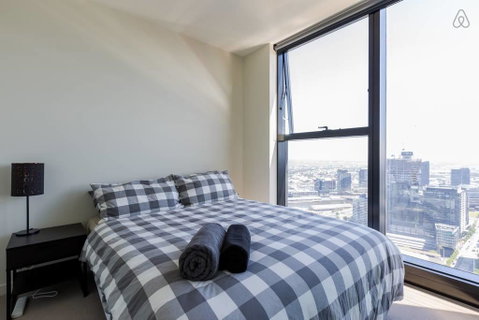 A Cozy CBD Suite With Spectacular City Views - Accommodation Brunswick Heads 1