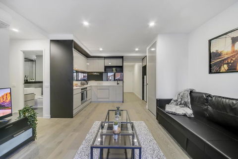 A Modern 2BR Apt, 5-min Walk To Melbourne Central - Accommodation Brunswick Heads 0