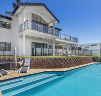 Above and Beyond - Beautiful Home with Pool - Accommodation Brunswick Heads