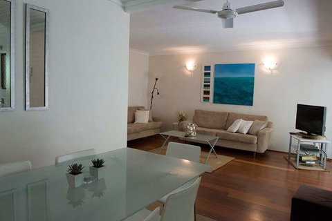 Absolute Beachfront - Mooloolaba - Accommodation Brunswick Heads 2