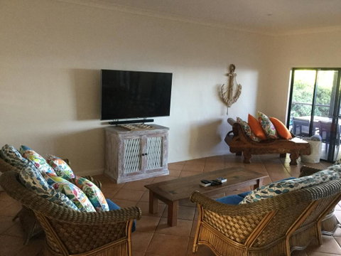 ABSOLUTE BEACHFRONT BLISS @ NEWELL BEACH - Accommodation Brunswick Heads 3