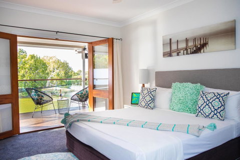 Absolute Lakefront - Port Douglas - Accommodation Brunswick Heads 3