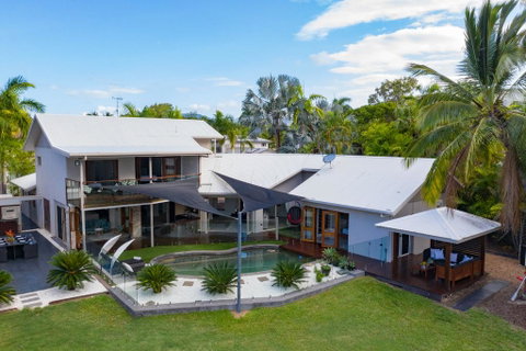 Absolute Lakefront - Port Douglas - Accommodation Brunswick Heads 1