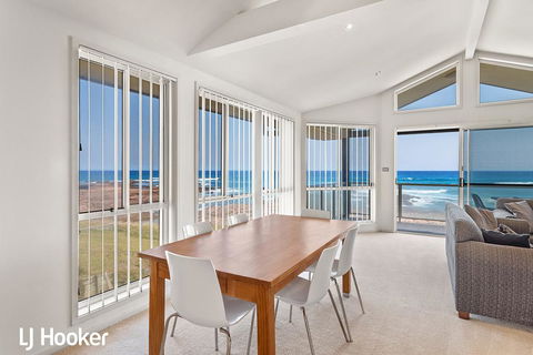 Absolute Waterfront @ Anna Bay - Accommodation Brunswick Heads 3