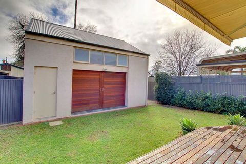 Adelaide Close CBD Large Private Studio Apartment In St Peters - Accommodation Brunswick Heads 3