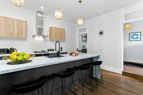 EDW19 - Stylish 2-Bed, 2-Bath Townhose In Drummoyne - Accommodation Brunswick Heads 0