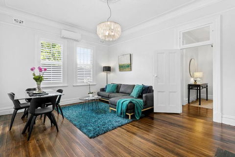 EDW19 - Stylish 2-Bed, 2-Bath Townhose In Drummoyne - Accommodation Brunswick Heads 3