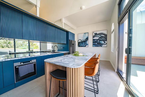 Elegant 3BR Apt -Bondi Junction & Stunning Skyline - Accommodation Brunswick Heads 4